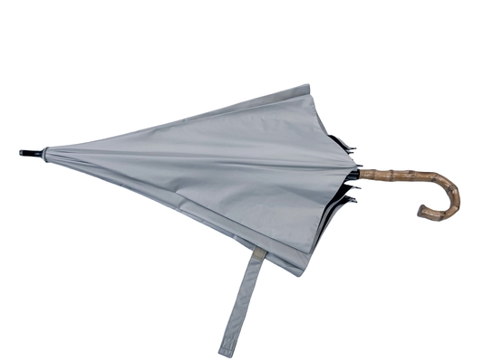260g bamboe-handvat-stok paraplu met zwarte UV-coating en glasvezel schachten